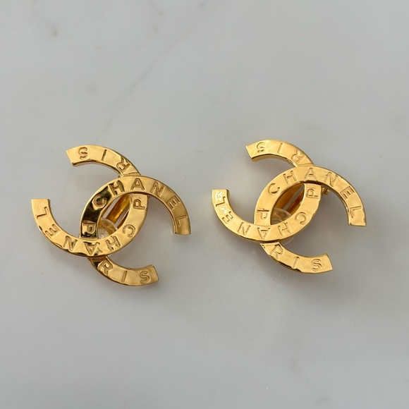 CC LARGE PARIS BUTTON CLIP EARRINGS - Picture 2 of 7